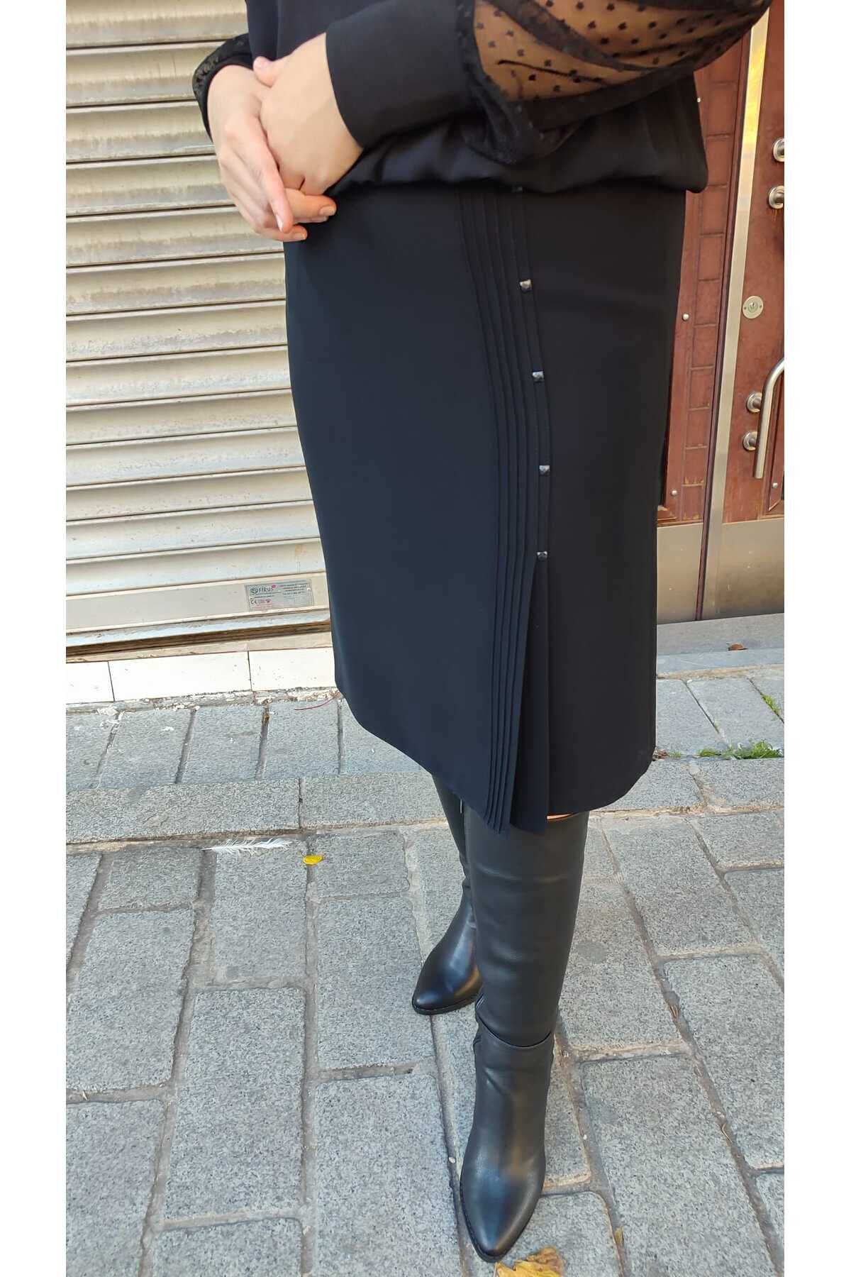 Kısa Nevrürlü Taş Detaylı Astarlı Portoriko Kumaş Etek